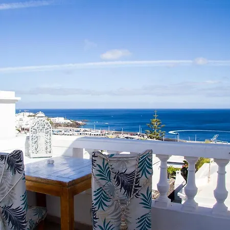 Gina Y Vista Oceano Puerto del Carmen (Lanzarote)